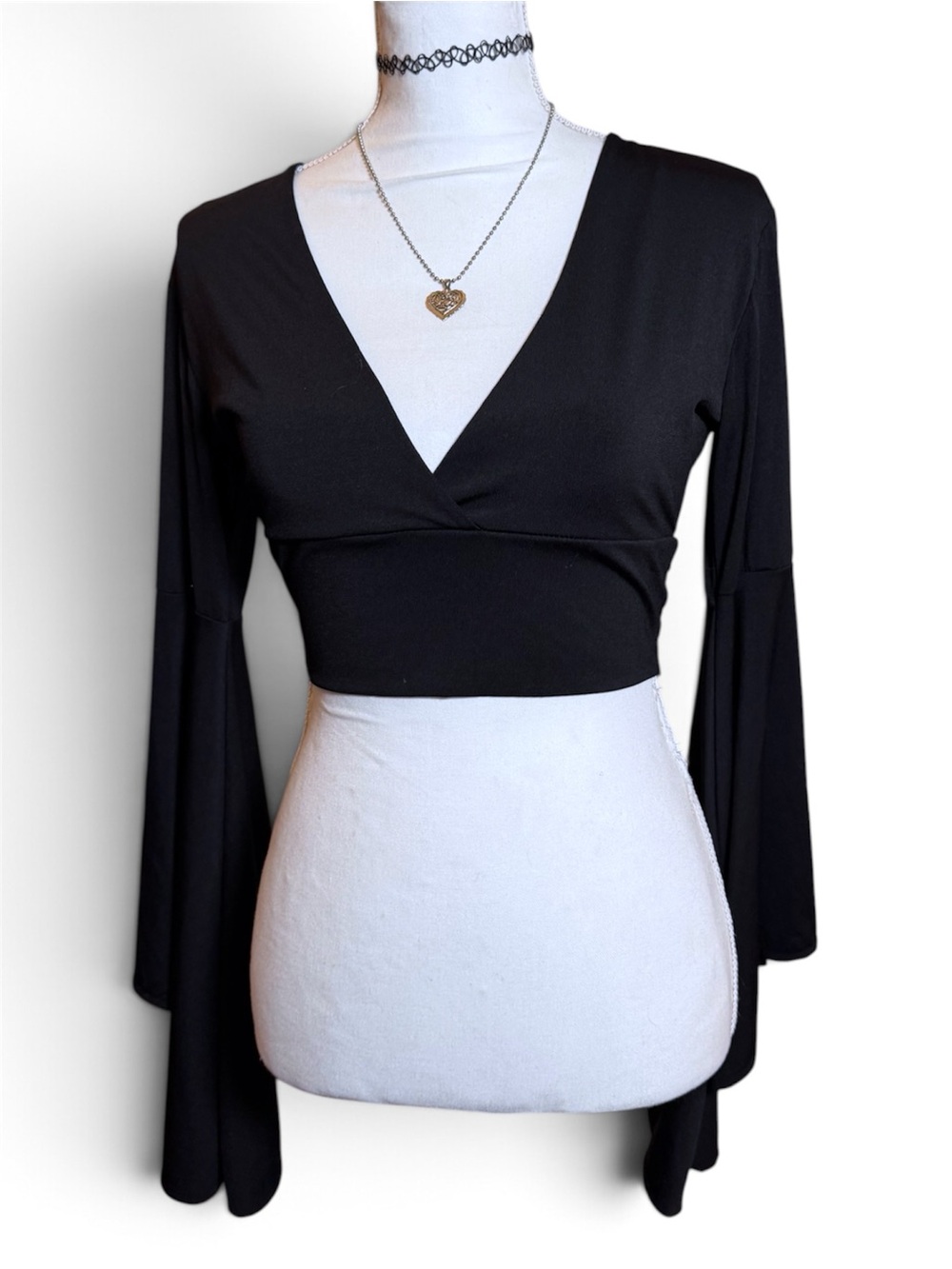 BLACK LONG SLEEVE V - LINE TOP BELL SLEEVES GOTH 🖤🖤